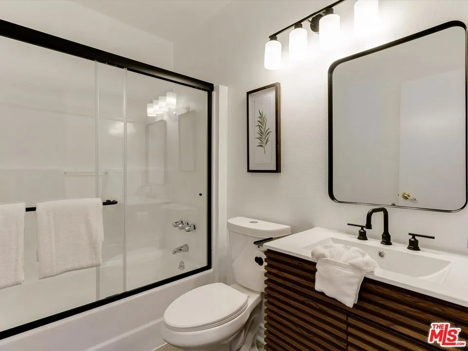 17100 Barneston Street Granada Hills, CA 91344