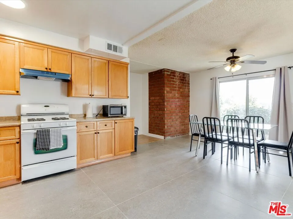17100 Barneston Street Granada Hills, CA 91344