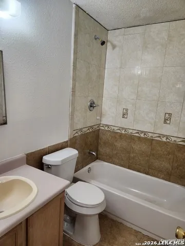 2117 Farmsville San Antonio, TX 78245