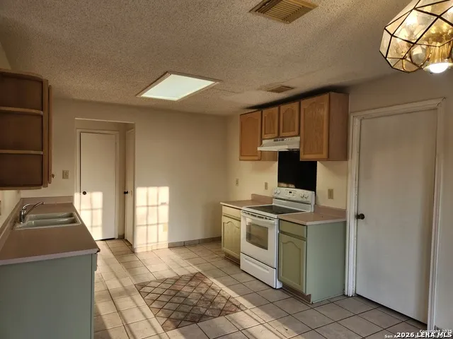 2117 Farmsville San Antonio, TX 78245