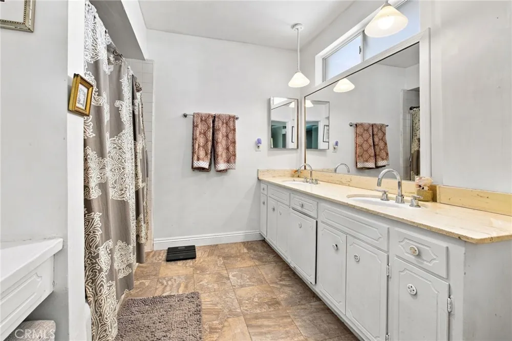 10640 Sylvia Ave Porter Ranch, CA 91326