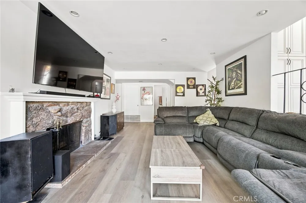 10640 Sylvia Ave Porter Ranch, CA 91326