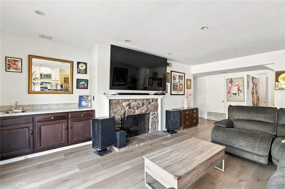 10640 Sylvia Ave Porter Ranch, CA 91326