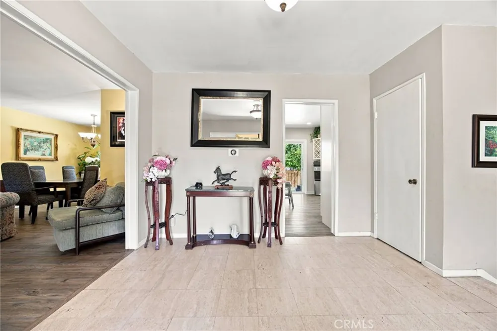 10640 Sylvia Ave Porter Ranch, CA 91326