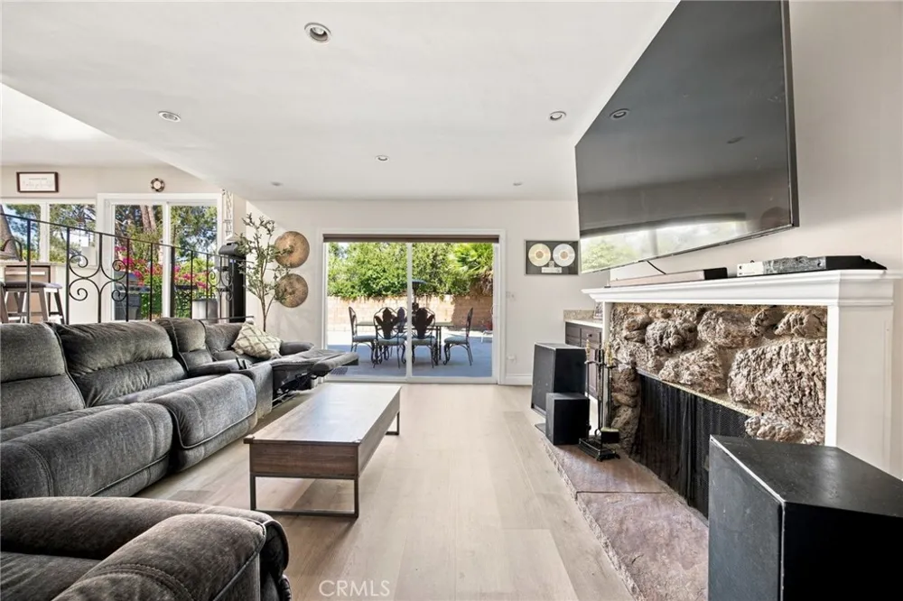 10640 Sylvia Ave Porter Ranch, CA 91326