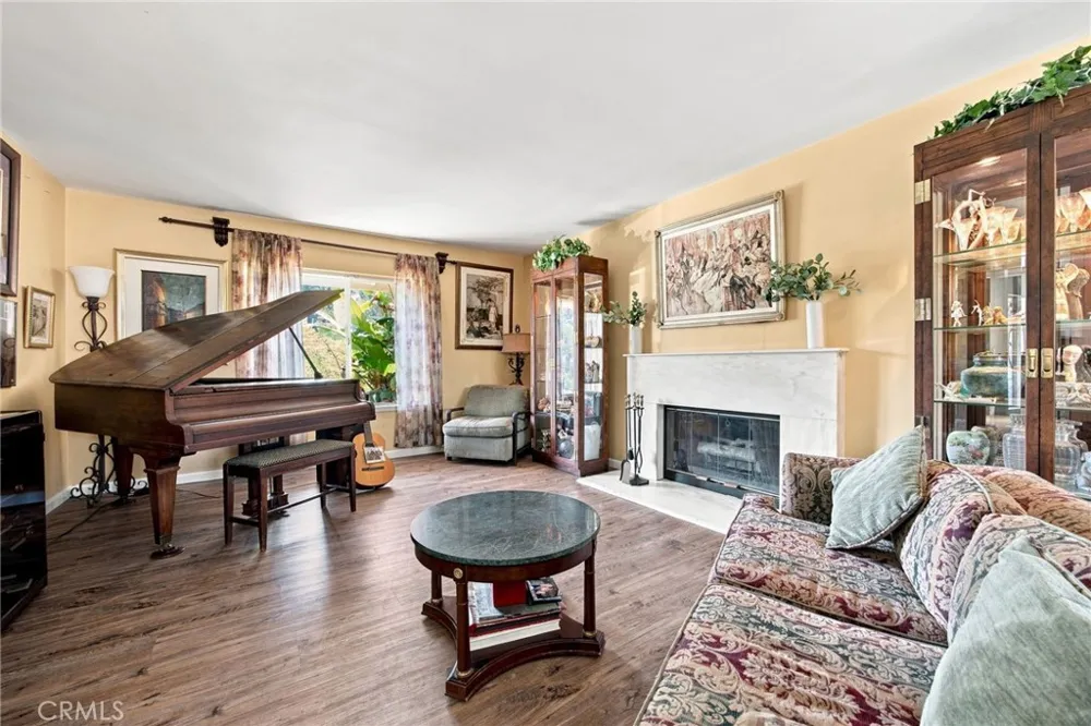 10640 Sylvia Ave Porter Ranch, CA 91326