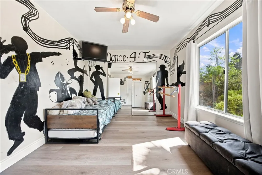 10640 Sylvia Ave Porter Ranch, CA 91326