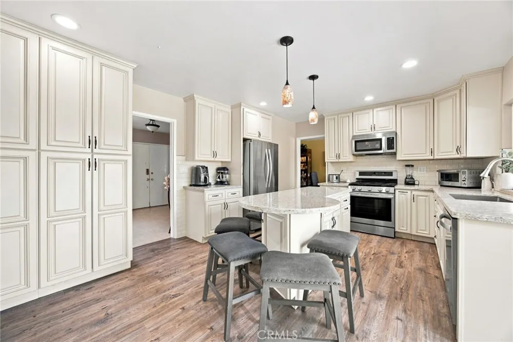 10640 Sylvia Ave Porter Ranch, CA 91326