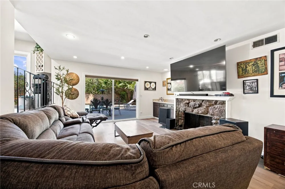 10640 Sylvia Ave Porter Ranch, CA 91326