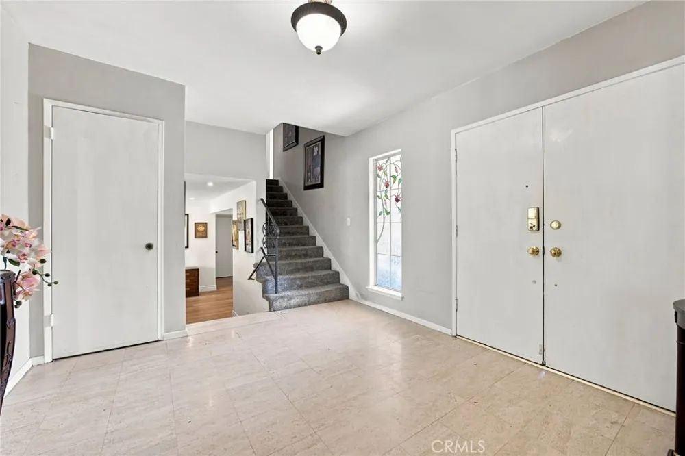 10640 Sylvia Ave Porter Ranch, CA 91326