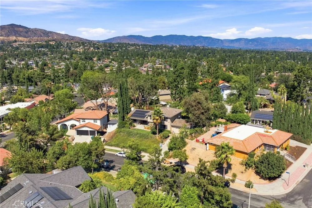 10640 Sylvia Ave Porter Ranch, CA 91326