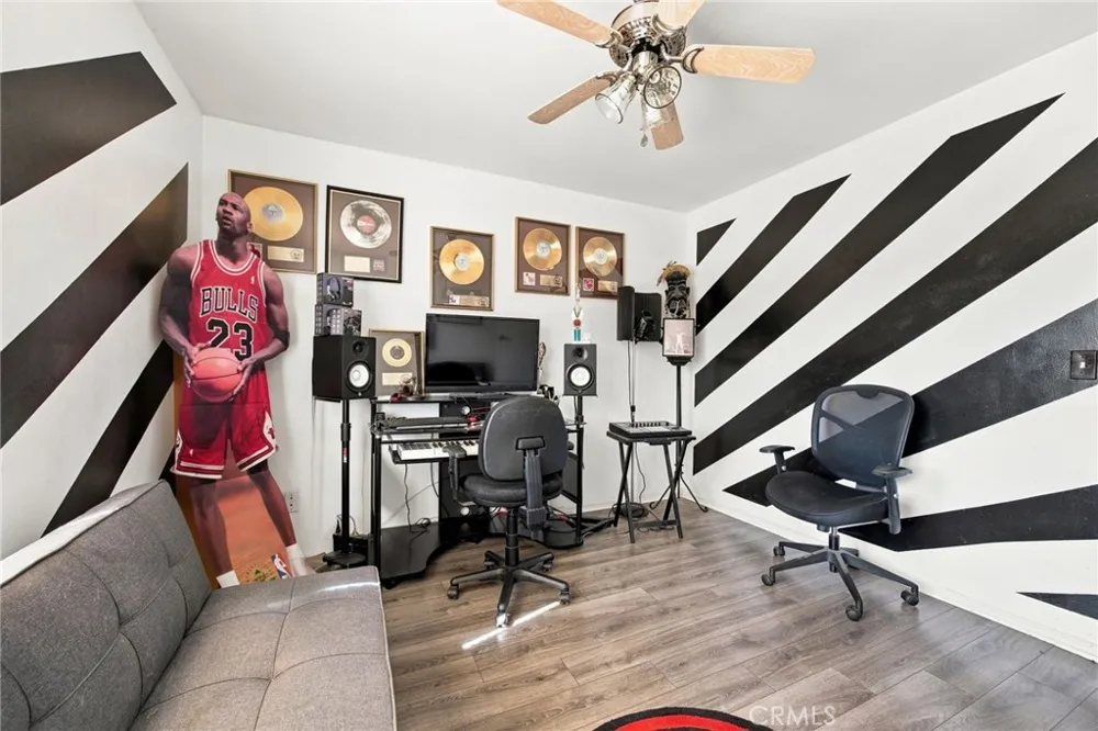 10640 Sylvia Ave Porter Ranch, CA 91326