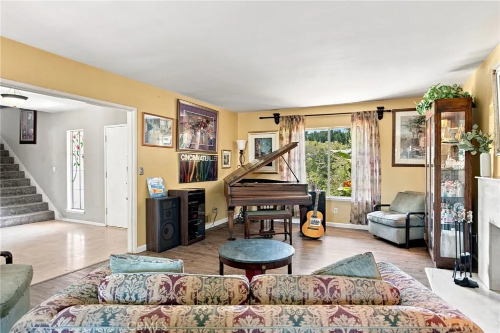 10640 Sylvia Ave Porter Ranch, CA 91326