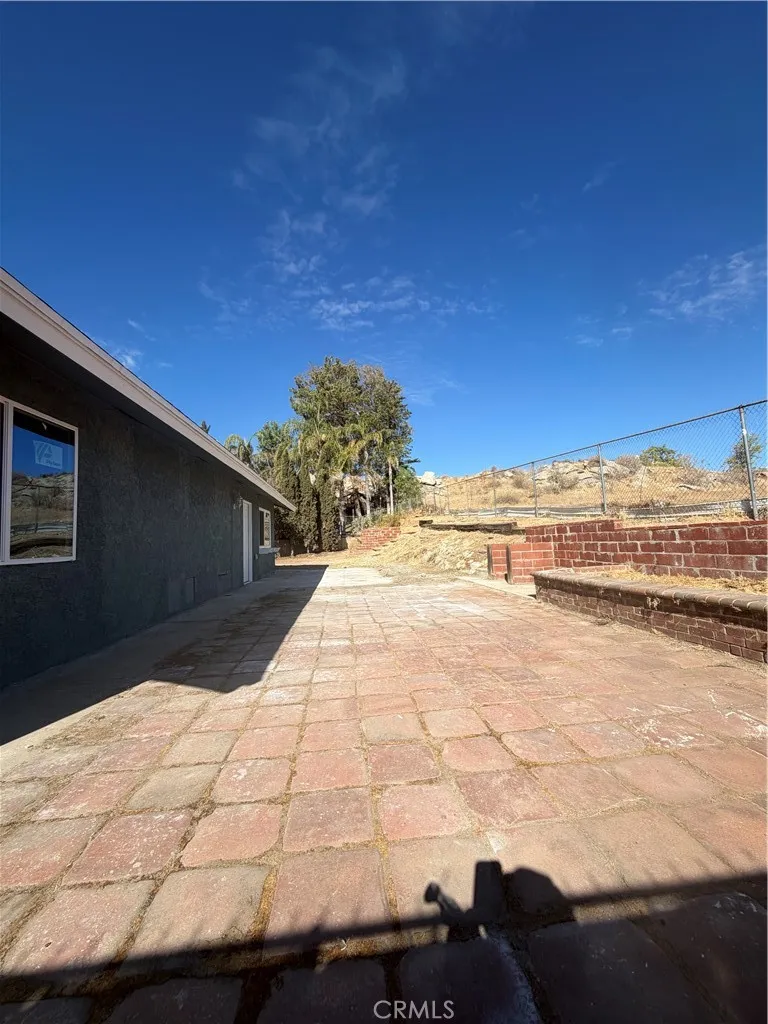 560 W 10th Street Perris, CA 92570