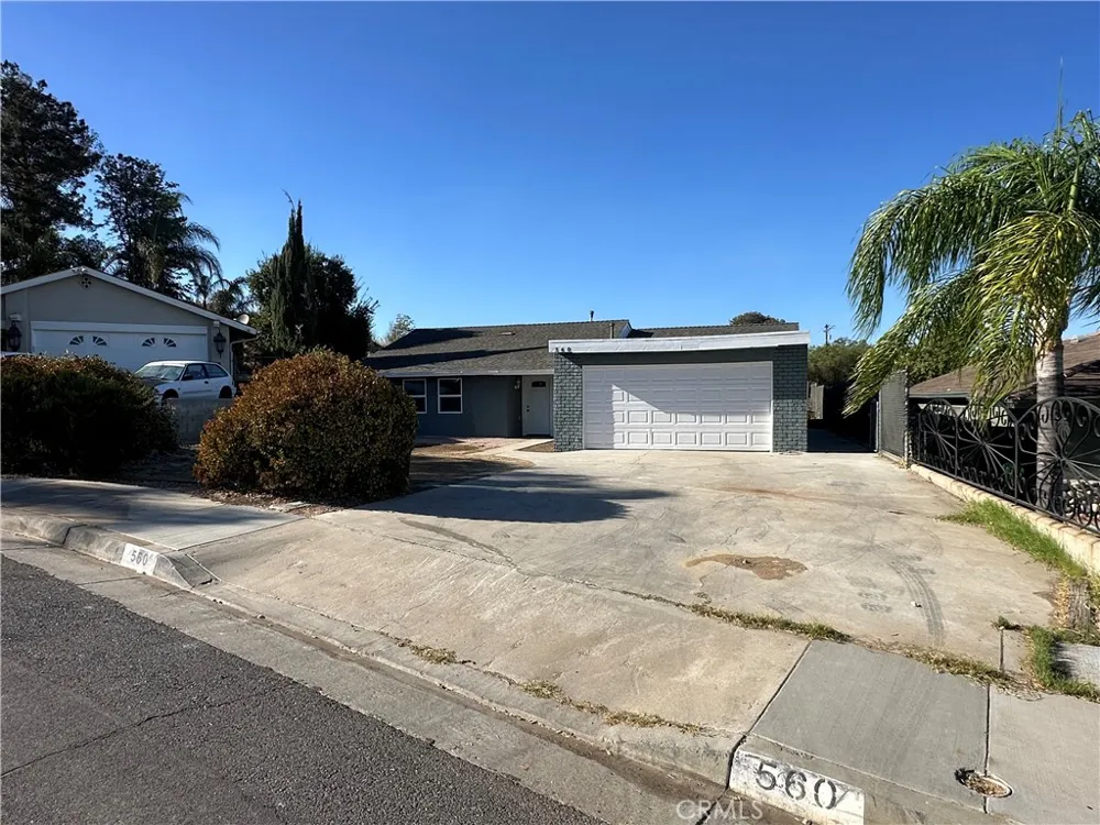 560 W 10th Street Perris, CA 92570