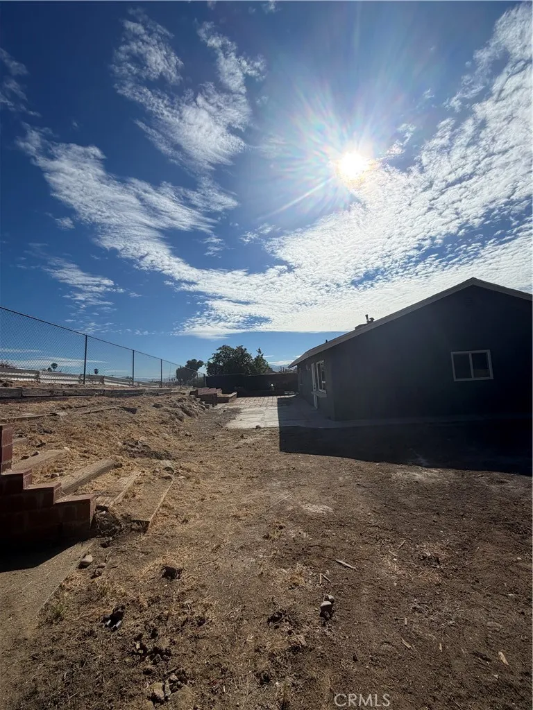 560 W 10th Street Perris, CA 92570