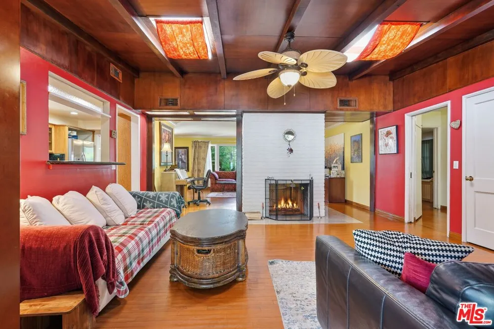 15719 Vose Street Los Angeles, CA 91406