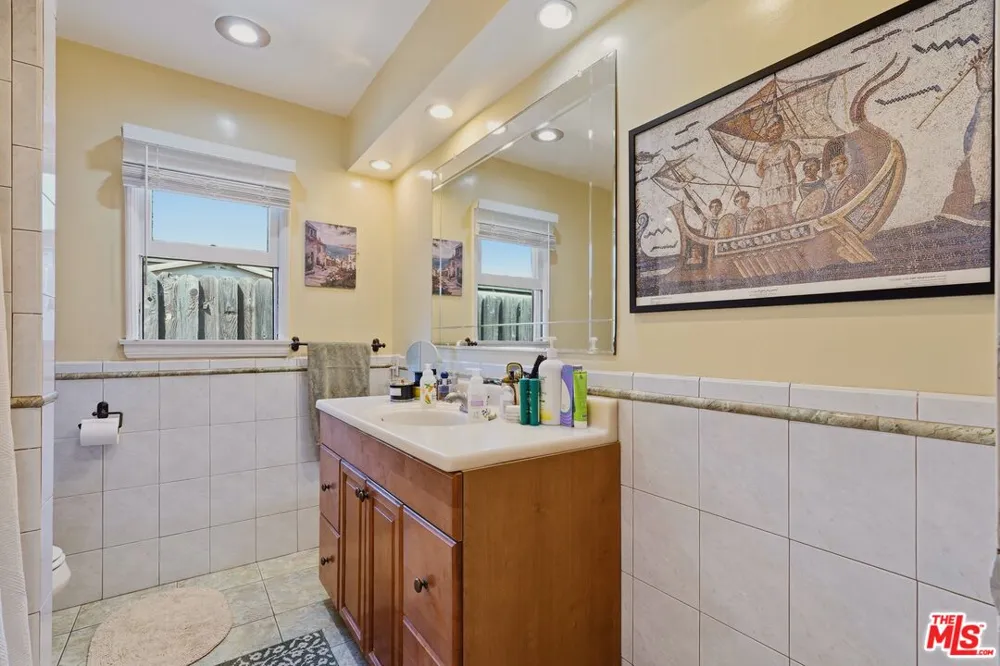 15719 Vose Street Los Angeles, CA 91406