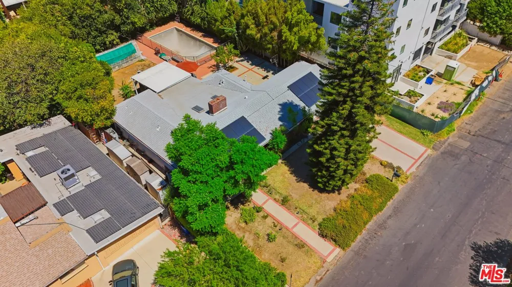 15719 Vose Street Los Angeles, CA 91406