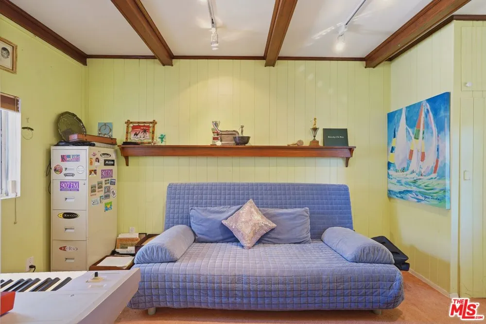 15719 Vose Street Los Angeles, CA 91406