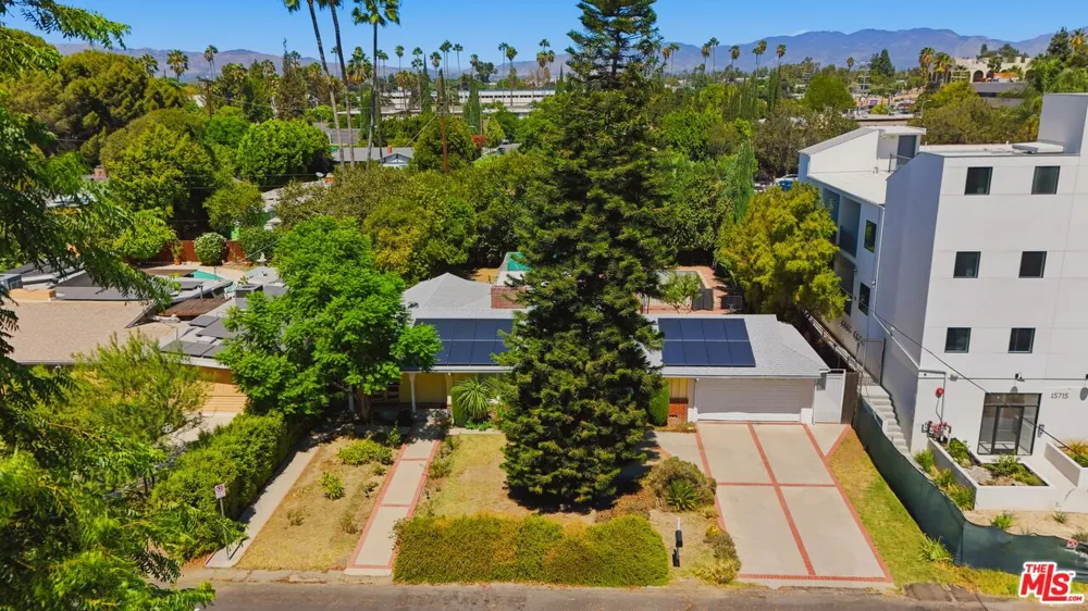 15719 Vose Street Los Angeles, CA 91406