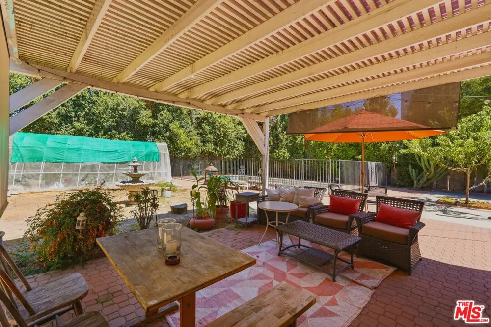 15719 Vose Street Los Angeles, CA 91406