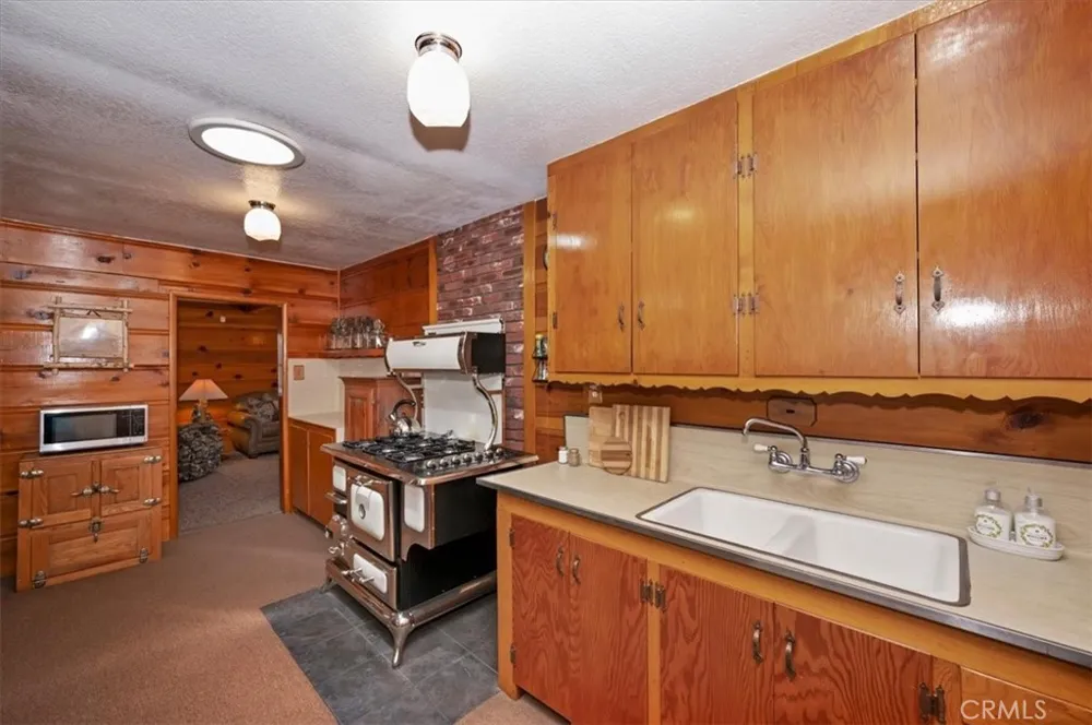 39237 Cedar Dell Fawnskin, CA 92333