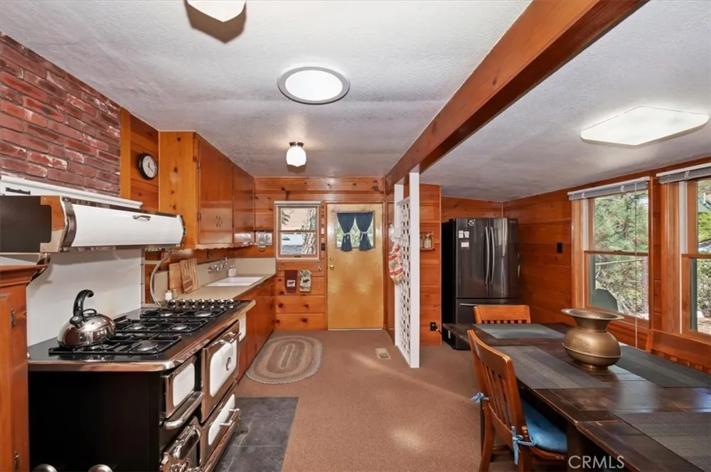 39237 Cedar Dell Fawnskin, CA 92333