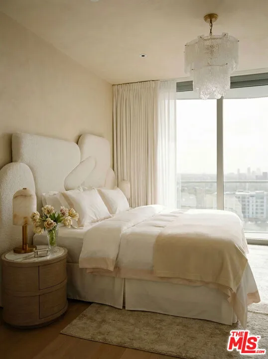 211 W Elm Court #23B Los Angeles, CA 90067