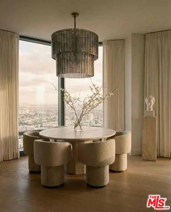 211 W Elm Court #23B Los Angeles, CA 90067