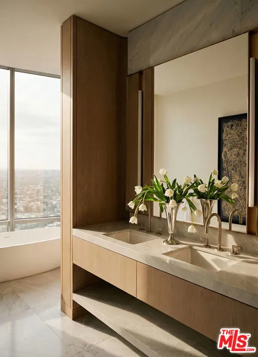 211 W Elm Court #23B Los Angeles, CA 90067