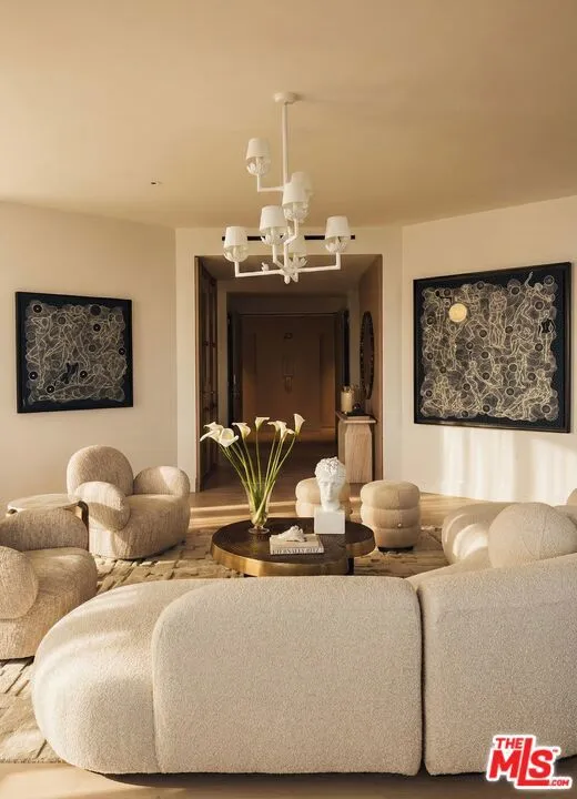 211 W Elm Court #23B Los Angeles, CA 90067