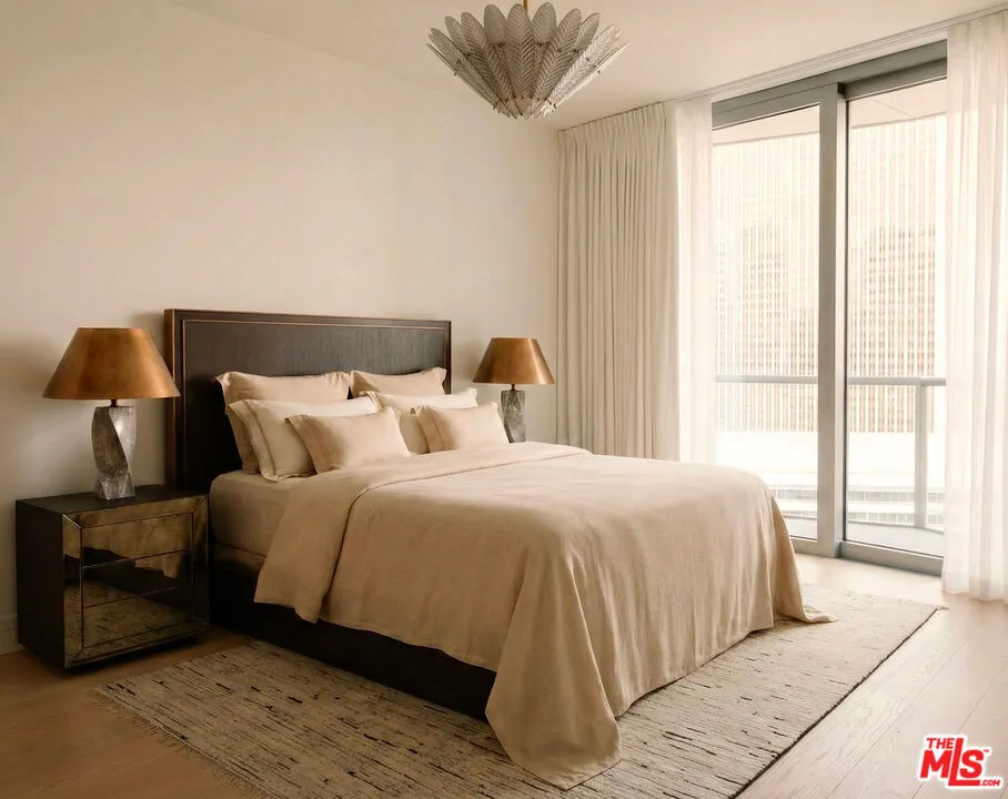 211 W Elm Court #23B Los Angeles, CA 90067