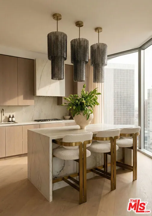 211 W Elm Court #23B Los Angeles, CA 90067