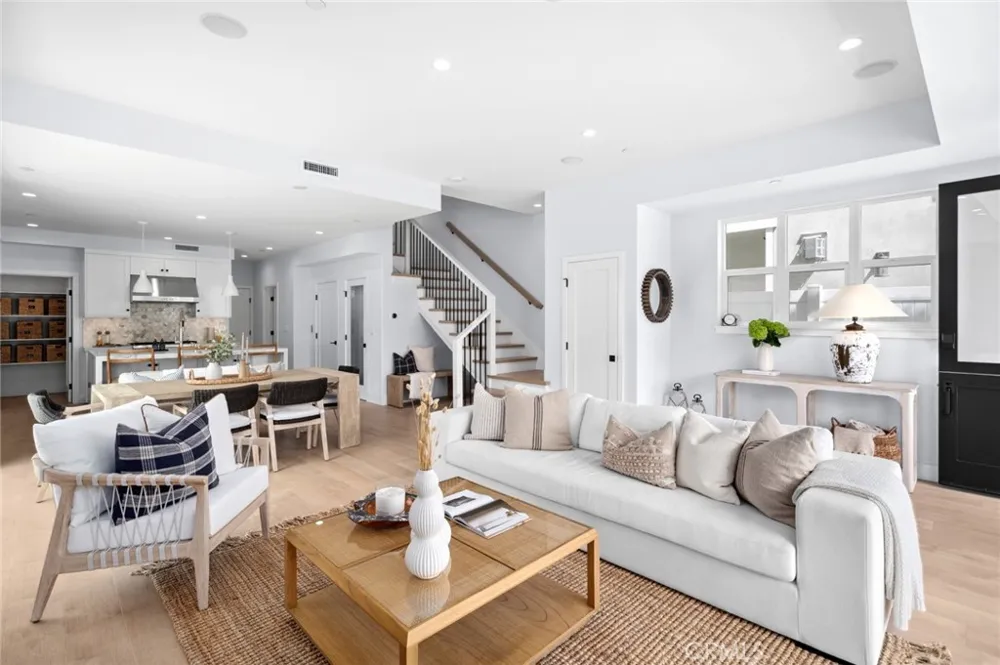 109 Onyx Avenue Newport Beach, CA 92662