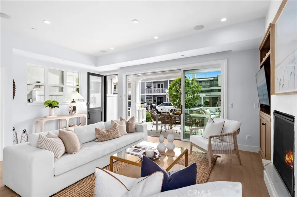 109 Onyx Avenue Newport Beach, CA 92662
