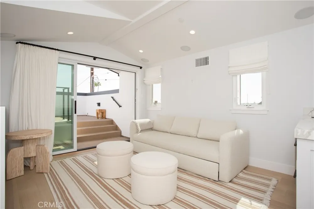 109 Onyx Avenue Newport Beach, CA 92662