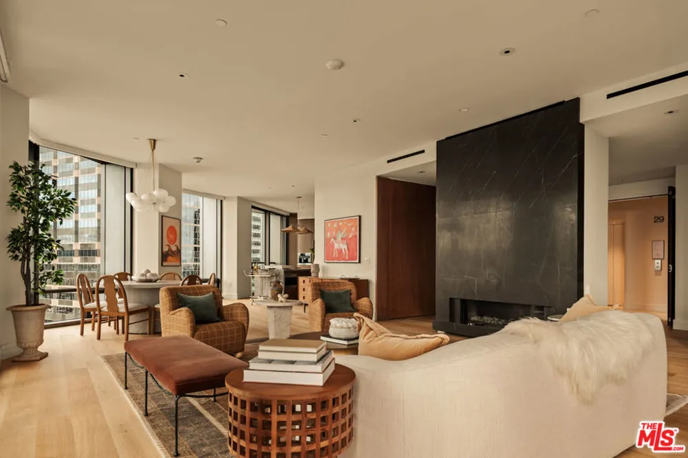 211 W Elm Court #29A Los Angeles, CA 90067
