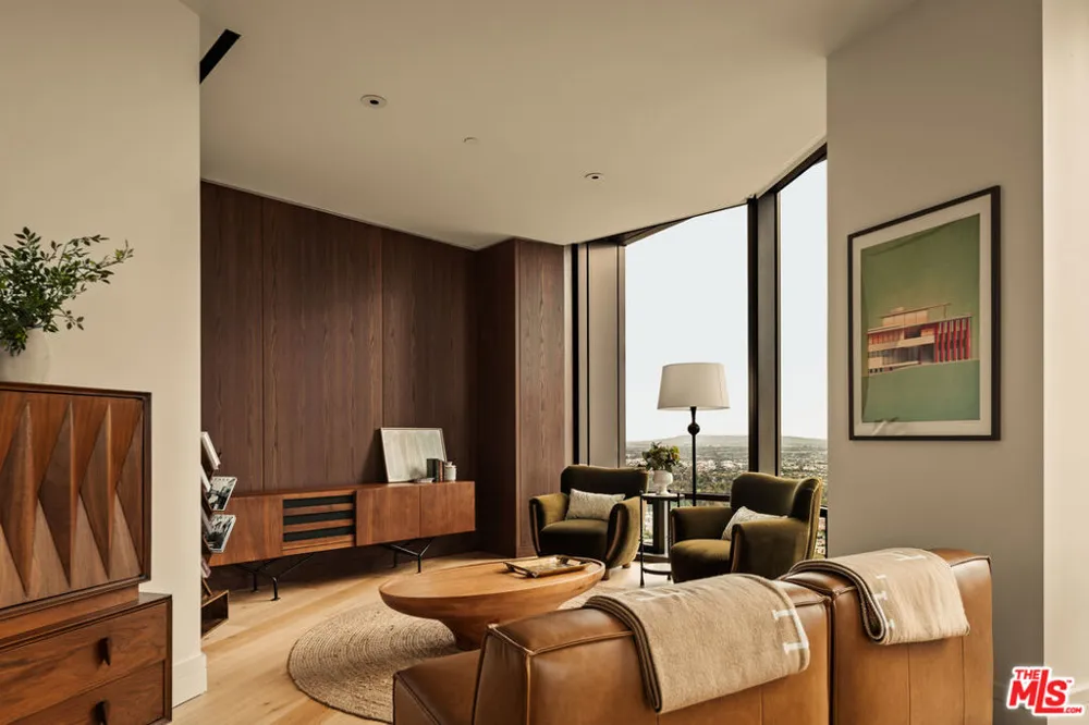 211 W Elm Court #29A Los Angeles, CA 90067