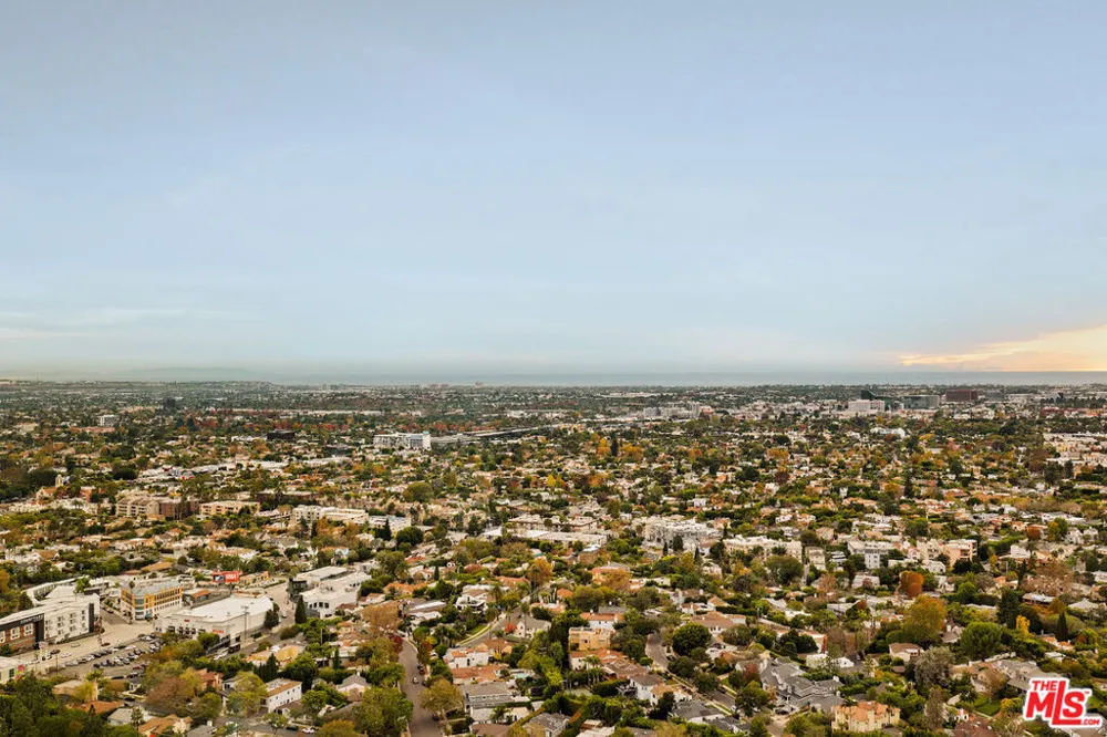 211 W Elm Court #29A Los Angeles, CA 90067