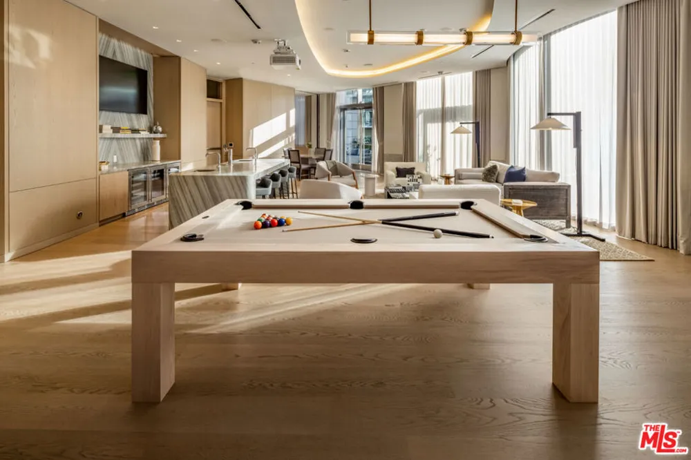 211 W Elm Court #29A Los Angeles, CA 90067