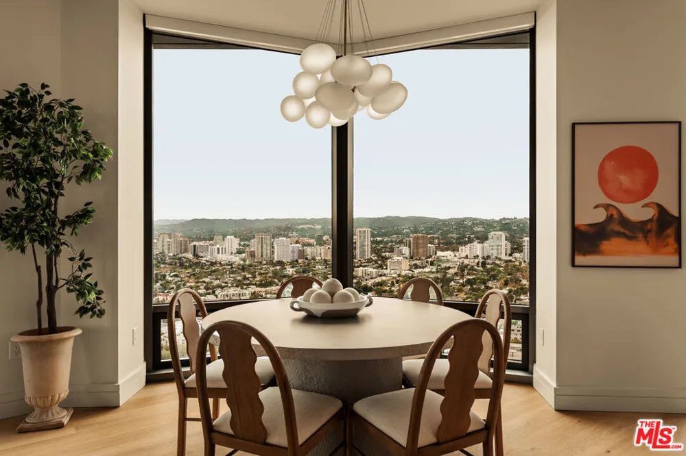 211 W Elm Court #29A Los Angeles, CA 90067