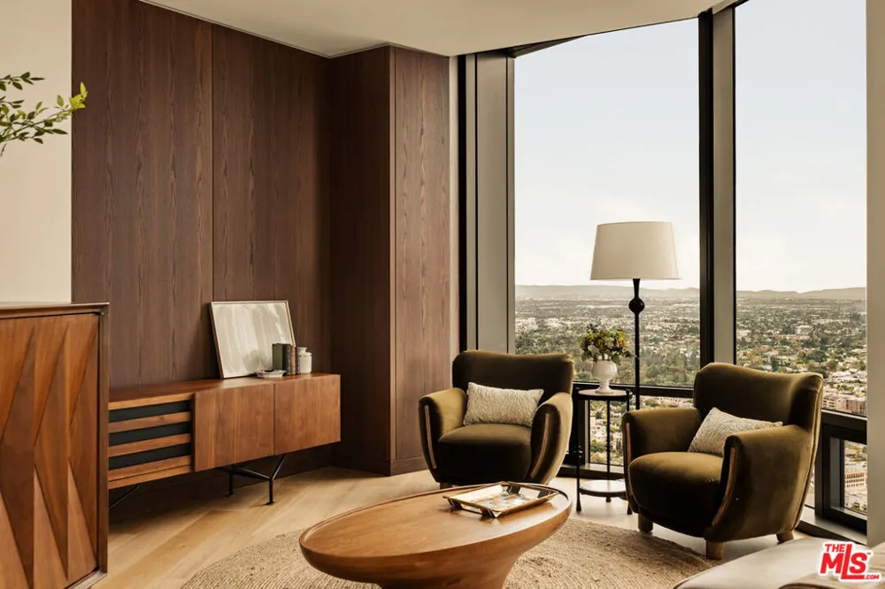 211 W Elm Court #29A Los Angeles, CA 90067
