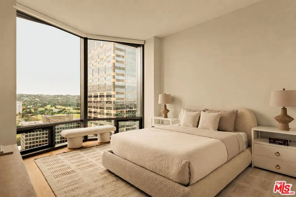 211 W Elm Court #29A Los Angeles, CA 90067