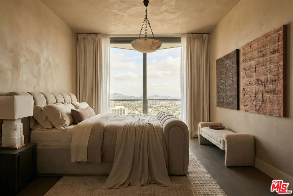 211 W Elm Court #34B Los Angeles, CA 90067