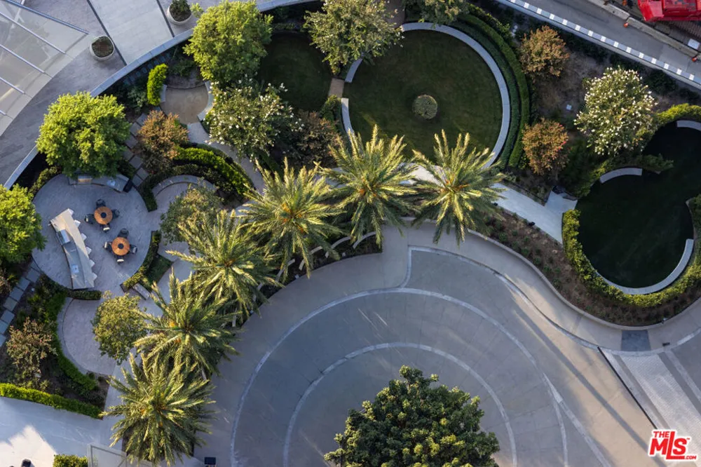 211 W Elm Court #14C Los Angeles, CA 90067