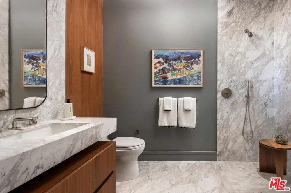 211 W Elm Court #14C Los Angeles, CA 90067