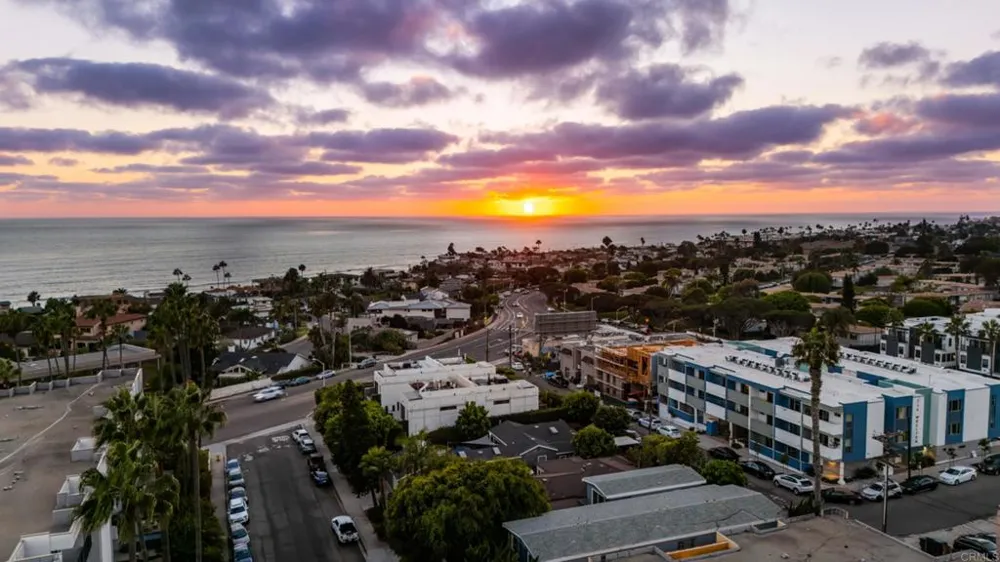 727 Sapphire Street #208 San Diego, CA 92109