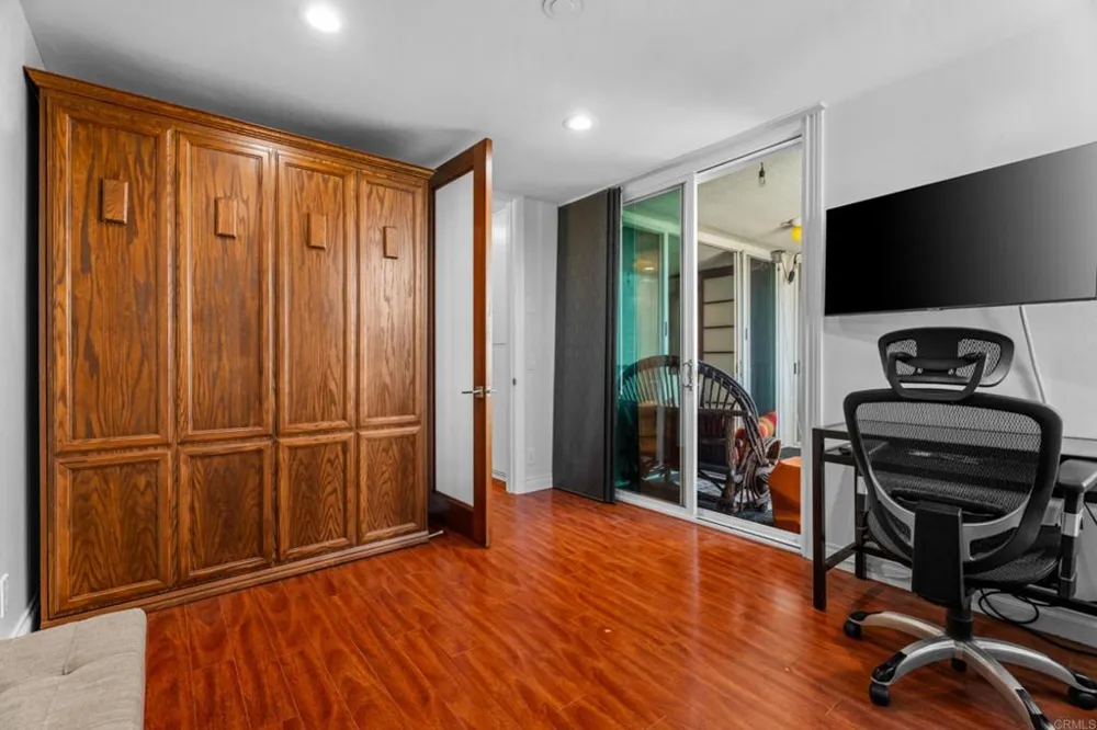 727 Sapphire Street #208 San Diego, CA 92109