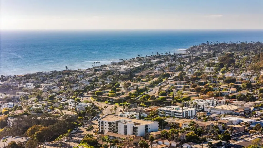 727 Sapphire Street #208 San Diego, CA 92109